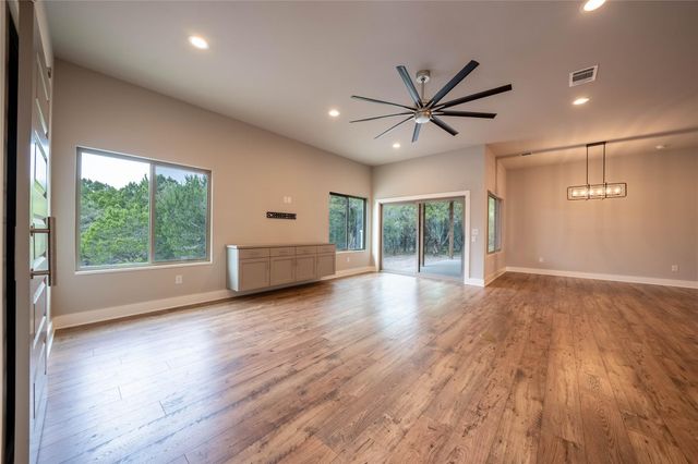 21802 Surrey LN, Lago Vista, TX 78645