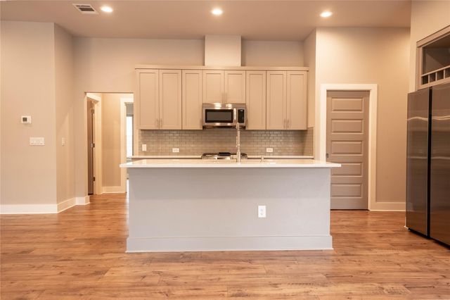 21802 Surrey LN, Lago Vista, TX 78645