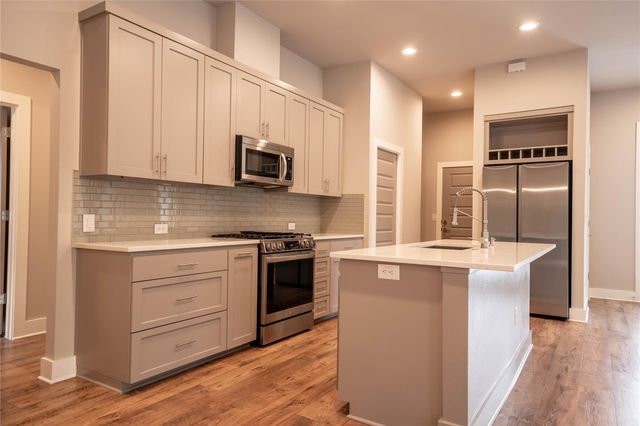 21802 Surrey LN, Lago Vista, TX 78645