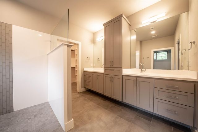 21802 Surrey LN, Lago Vista, TX 78645