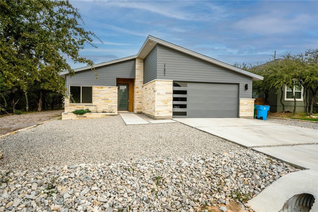 21802 Surrey LN, Lago Vista, TX 78645