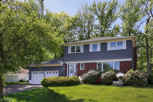 21 SAINT GERMAIN DR., Clark Twp., NJ 07066