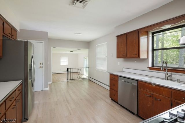 21 SAINT GERMAIN DR., Clark Twp., NJ 07066