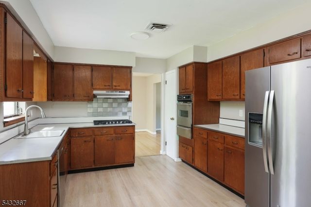 21 SAINT GERMAIN DR., Clark Twp., NJ 07066
