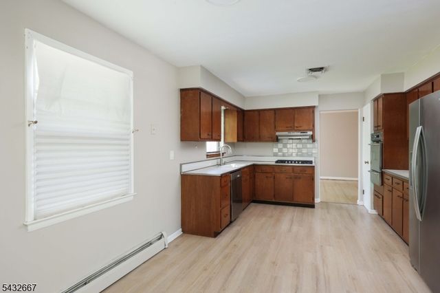 21 SAINT GERMAIN DR., Clark Twp., NJ 07066