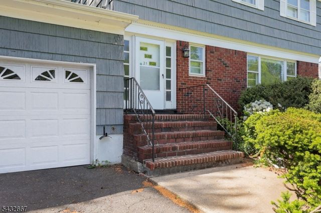 21 SAINT GERMAIN DR., Clark Twp., NJ 07066