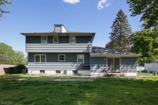 21 SAINT GERMAIN DR., Clark Twp., NJ 07066