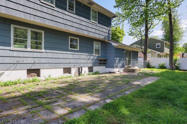 21 SAINT GERMAIN DR., Clark Twp., NJ 07066