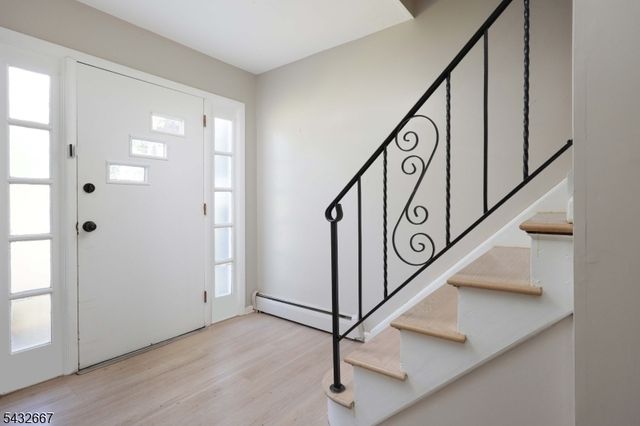 21 SAINT GERMAIN DR., Clark Twp., NJ 07066