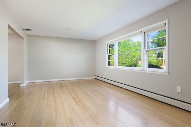 21 SAINT GERMAIN DR., Clark Twp., NJ 07066