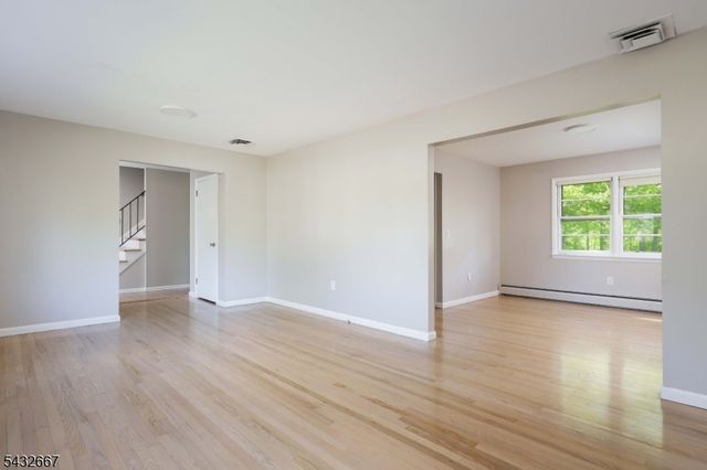 21 SAINT GERMAIN DR., Clark Twp., NJ 07066