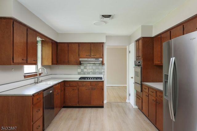 21 SAINT GERMAIN DR., Clark Twp., NJ 07066
