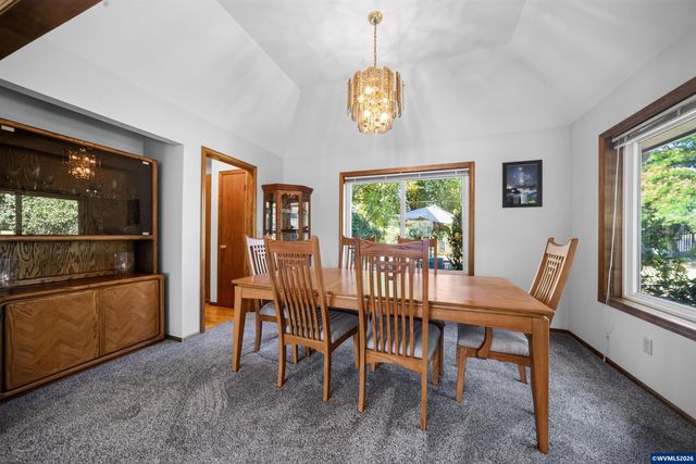 2350 Holly Pl NW, Albany, OR 97321