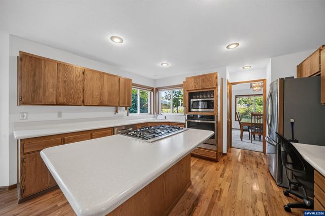 2350 Holly Pl NW, Albany, OR 97321