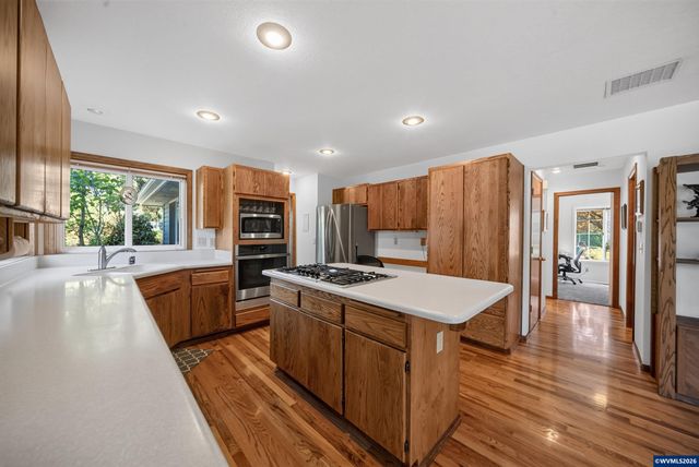 2350 Holly Pl NW, Albany, OR 97321