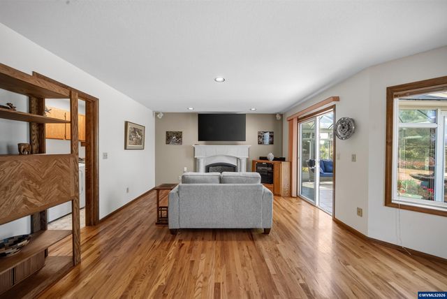 2350 Holly Pl NW, Albany, OR 97321