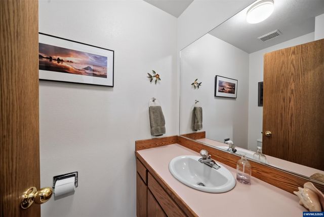 2350 Holly Pl NW, Albany, OR 97321