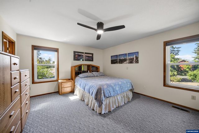 2350 Holly Pl NW, Albany, OR 97321