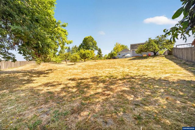 2350 Holly Pl NW, Albany, OR 97321