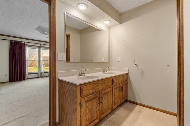 13416 W 70th Terrace, Shawnee, KS 66216