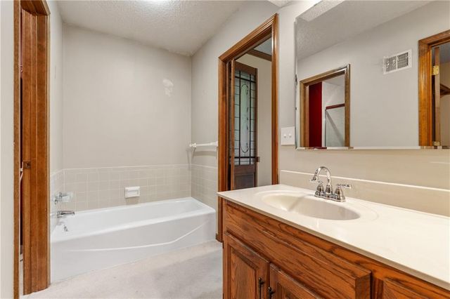 13416 W 70th Terrace, Shawnee, KS 66216