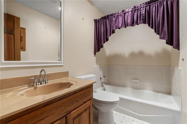 13416 W 70th Terrace, Shawnee, KS 66216