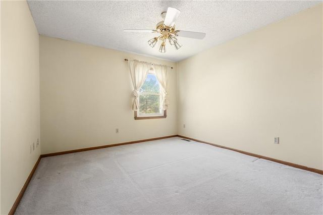 13416 W 70th Terrace, Shawnee, KS 66216