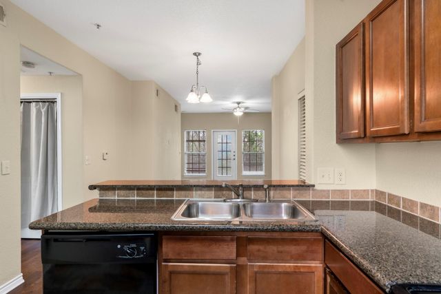 6810 Deatonhill DR 4102, Austin, TX 78745