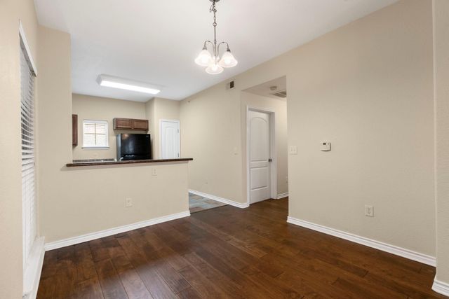 6810 Deatonhill DR 4102, Austin, TX 78745