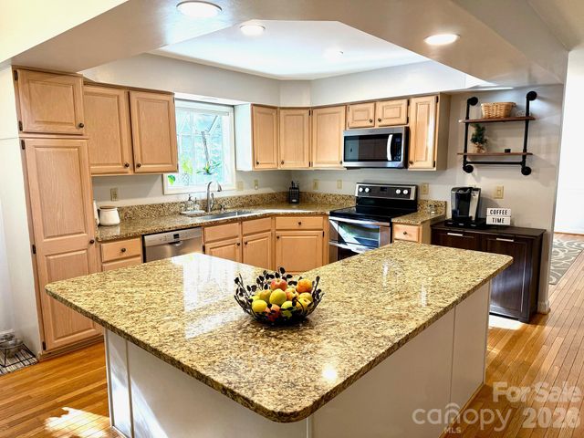 305 E Sondley Drive, Asheville, NC 28805