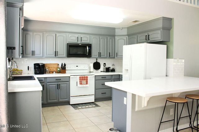 2204 Beachview Drive, Ocean Springs, MS 39564