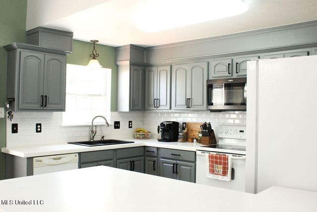 2204 Beachview Drive, Ocean Springs, MS 39564