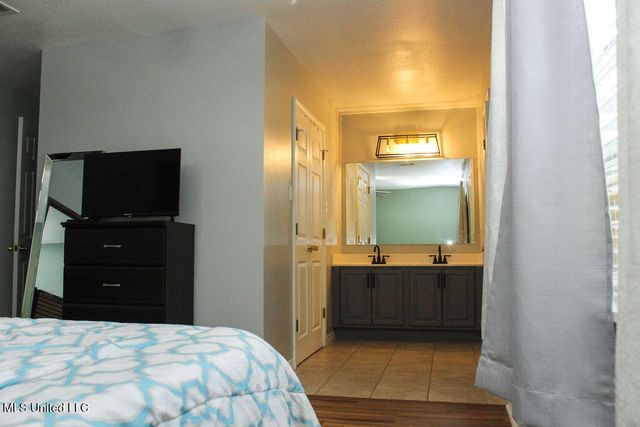 2204 Beachview Drive, Ocean Springs, MS 39564