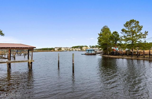 2204 Beachview Drive, Ocean Springs, MS 39564