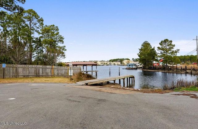 2204 Beachview Drive, Ocean Springs, MS 39564