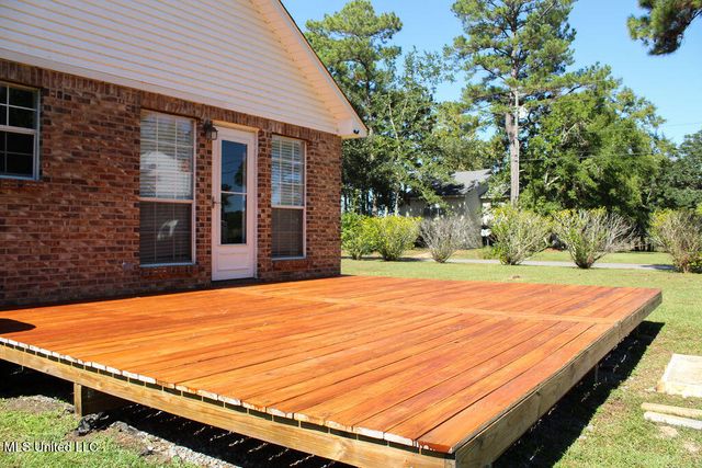 2204 Beachview Drive, Ocean Springs, MS 39564