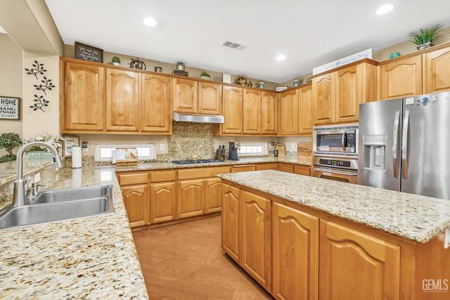 12403 Childress Street, Bakersfield, CA 93312