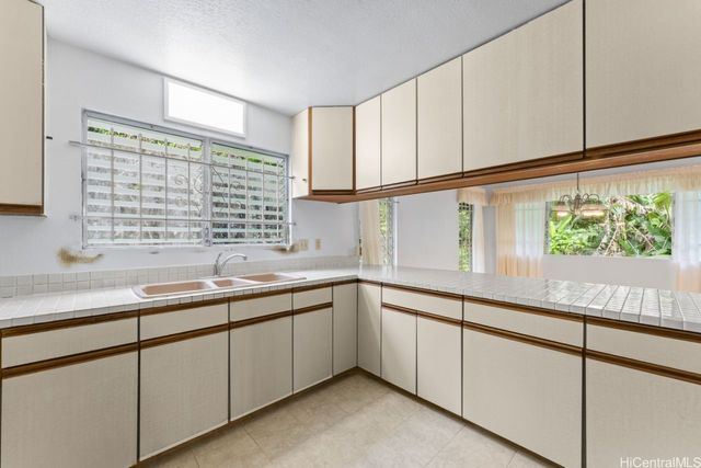 47-800 Ahuimanu Road, Kaneohe, HI 96744