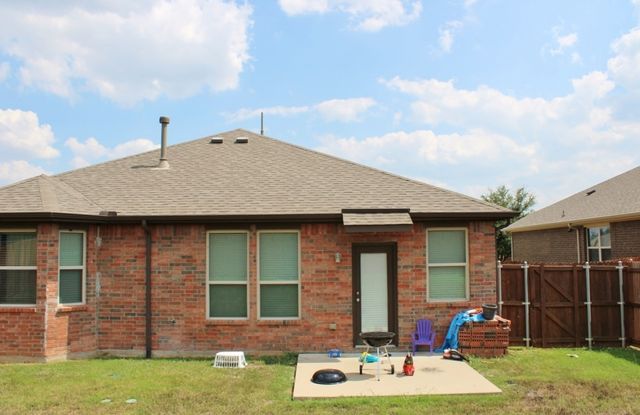9322 Moon River Drive, Arlington, TX 76002