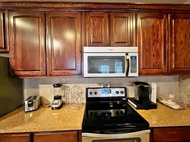 9322 Moon River Drive, Arlington, TX 76002