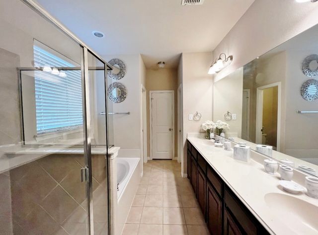 9322 Moon River Drive, Arlington, TX 76002