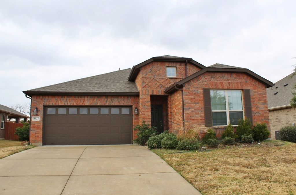 9322 Moon River Drive, Arlington, TX 76002