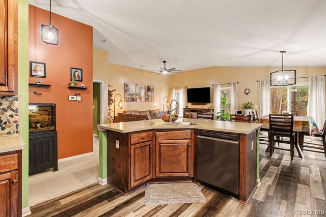 2661 Signature Circle, Pinckney, MI 48169