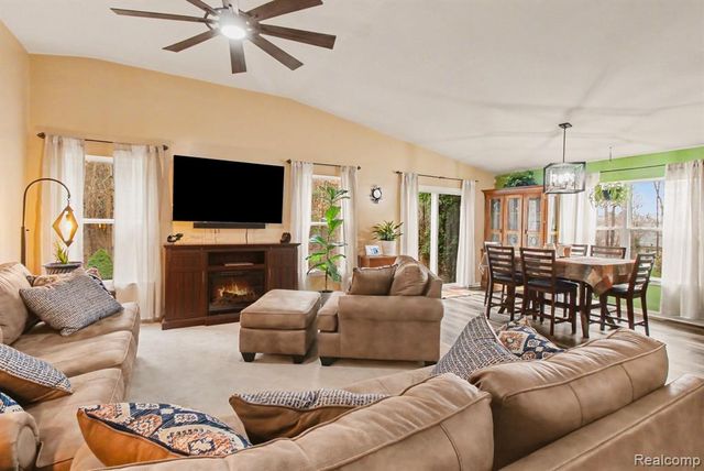 2661 Signature Circle, Pinckney, MI 48169