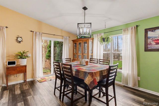 2661 Signature Circle, Pinckney, MI 48169