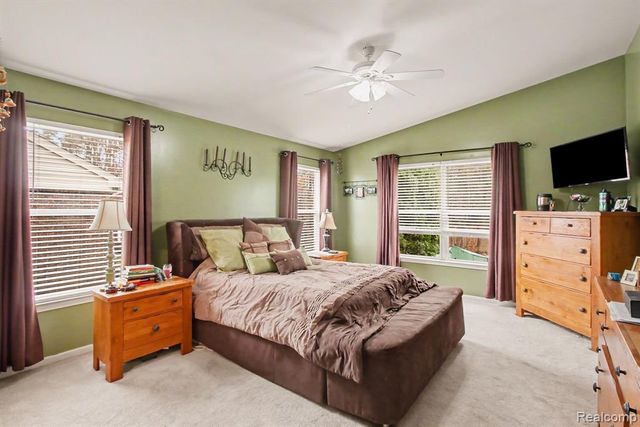 2661 Signature Circle, Pinckney, MI 48169