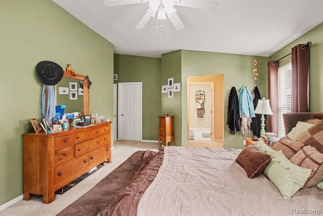 2661 Signature Circle, Pinckney, MI 48169