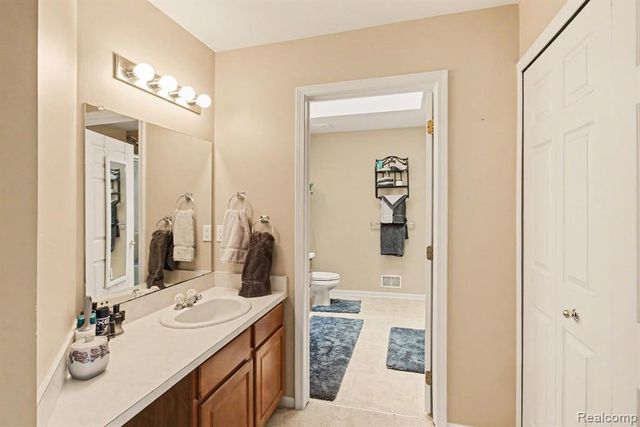 2661 Signature Circle, Pinckney, MI 48169