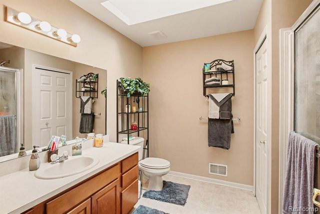 2661 Signature Circle, Pinckney, MI 48169