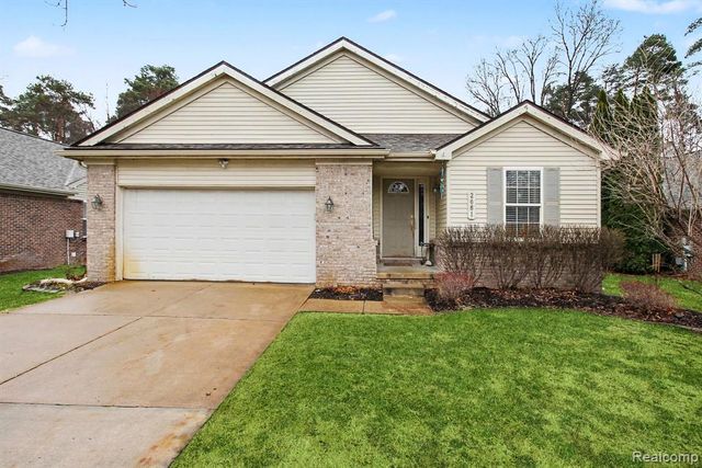 2661 Signature Circle, Pinckney, MI 48169